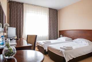 Отель Hotel Rozdroże Nieborów Неборув Стандартный двухместный номер с 2 отдельными кроватями-2